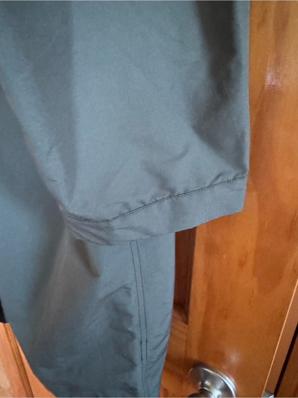 Everlane women’s Olive Green Hooded RainCoat - Picture 5 of 10